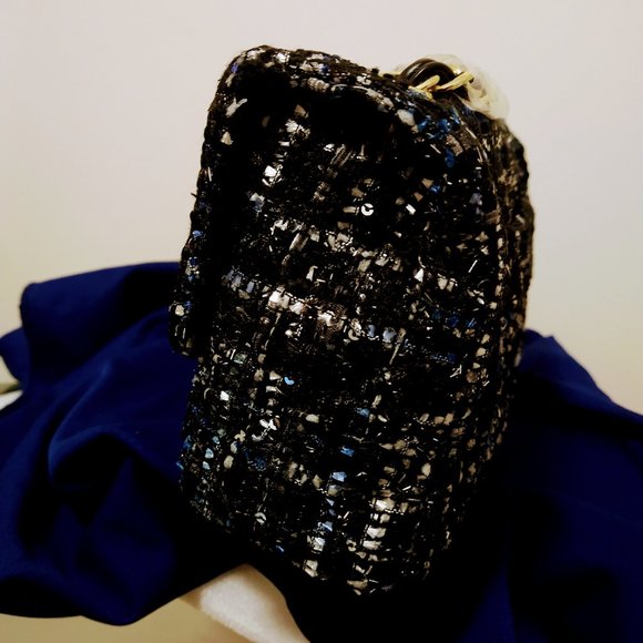 Elegant Blue White Black and Silver Tweed Classic Shoulder Bag - Picture 9 of 10